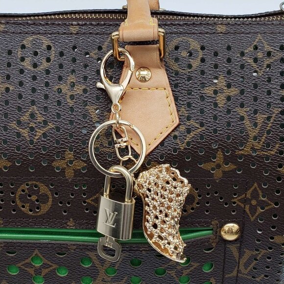 100% Auth Louis Vuitton Lock & Key with unbranded Bagcharm, Keycharm, Keychain - Picture 8 of 8